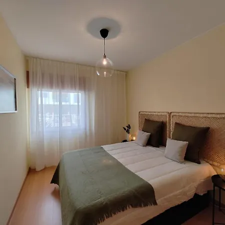 Sea View Apartment *