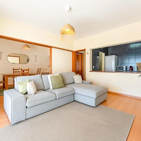 Sea View Apartment *