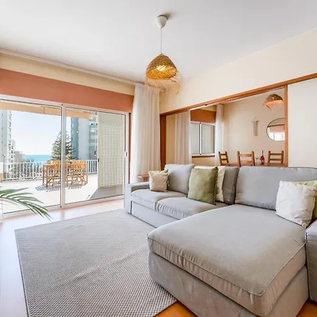 Sea View Apartment *
