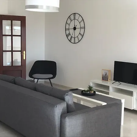 Sea View Apartment *